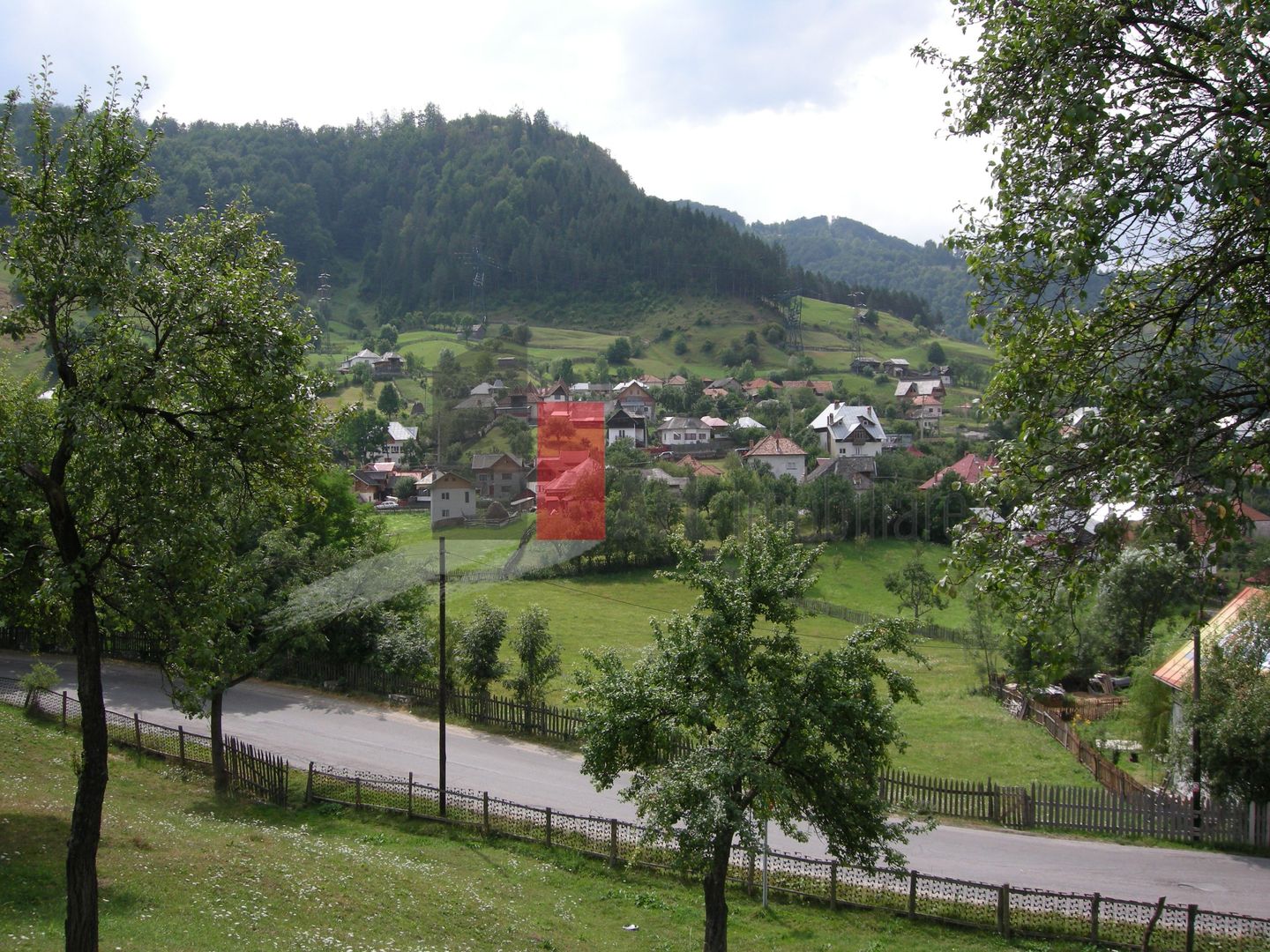 Teren intravilan 3214 mp  în Rucăr cu deschidere 56 m în DN73 - Poză 3