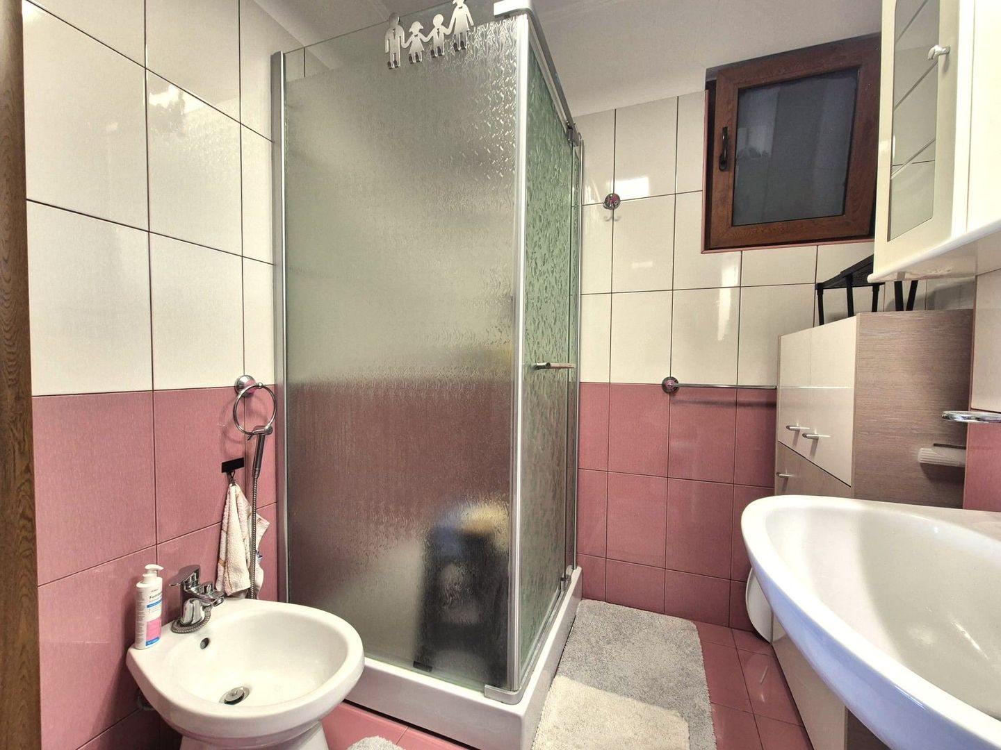 Tractoru, zonă liniștită de case, apartament spațios 3 camere cu garaj - Poză 11