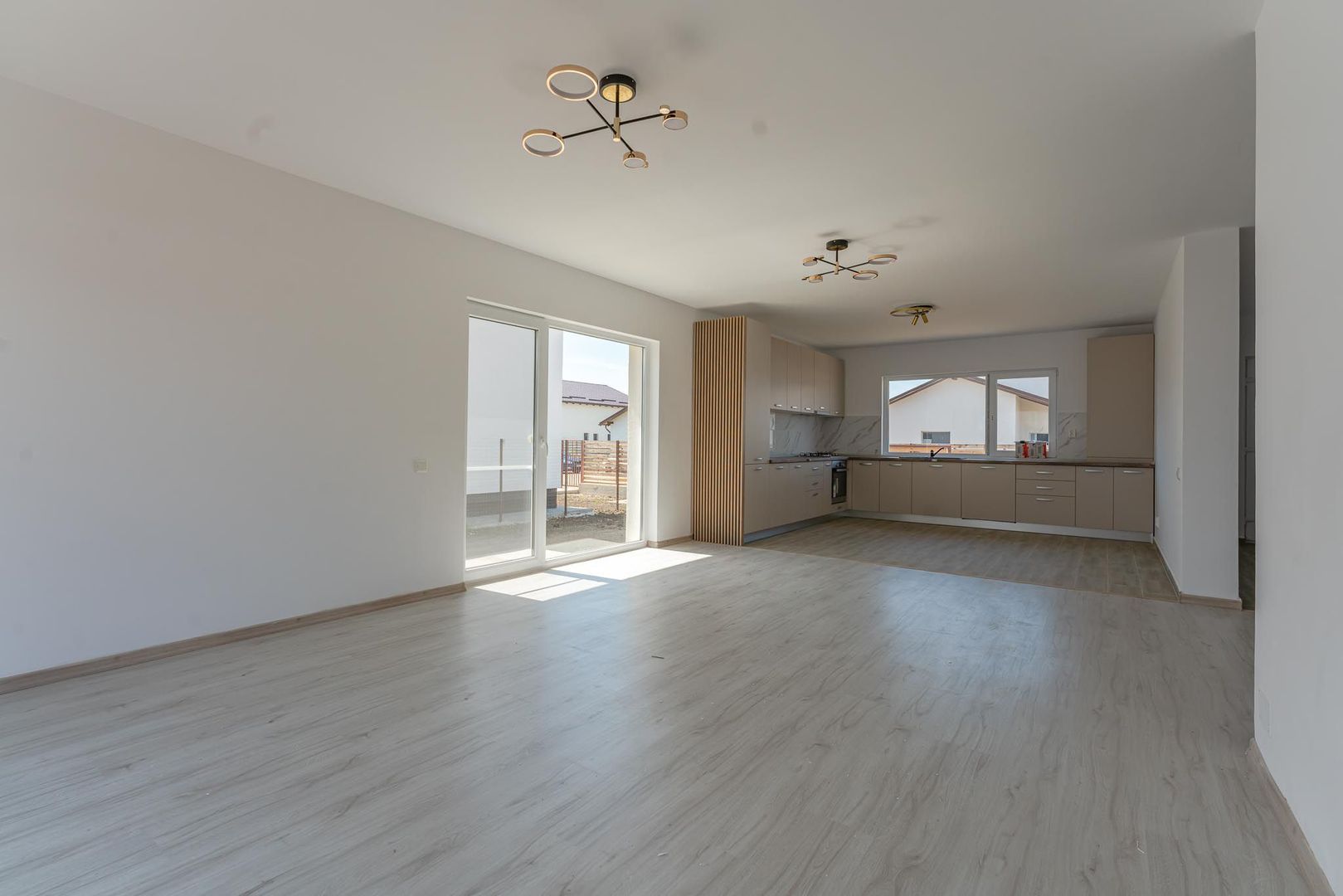 Casa de închiriat în Sânpetru - bucatarie mobilata si utilata - Poză 6