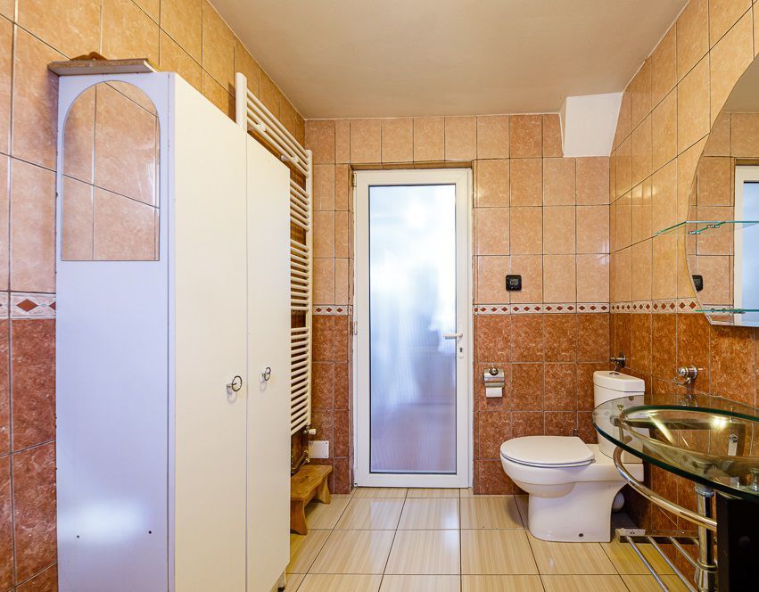 Casă pentru o familie numeroasă în Săcălaz - Poză 5