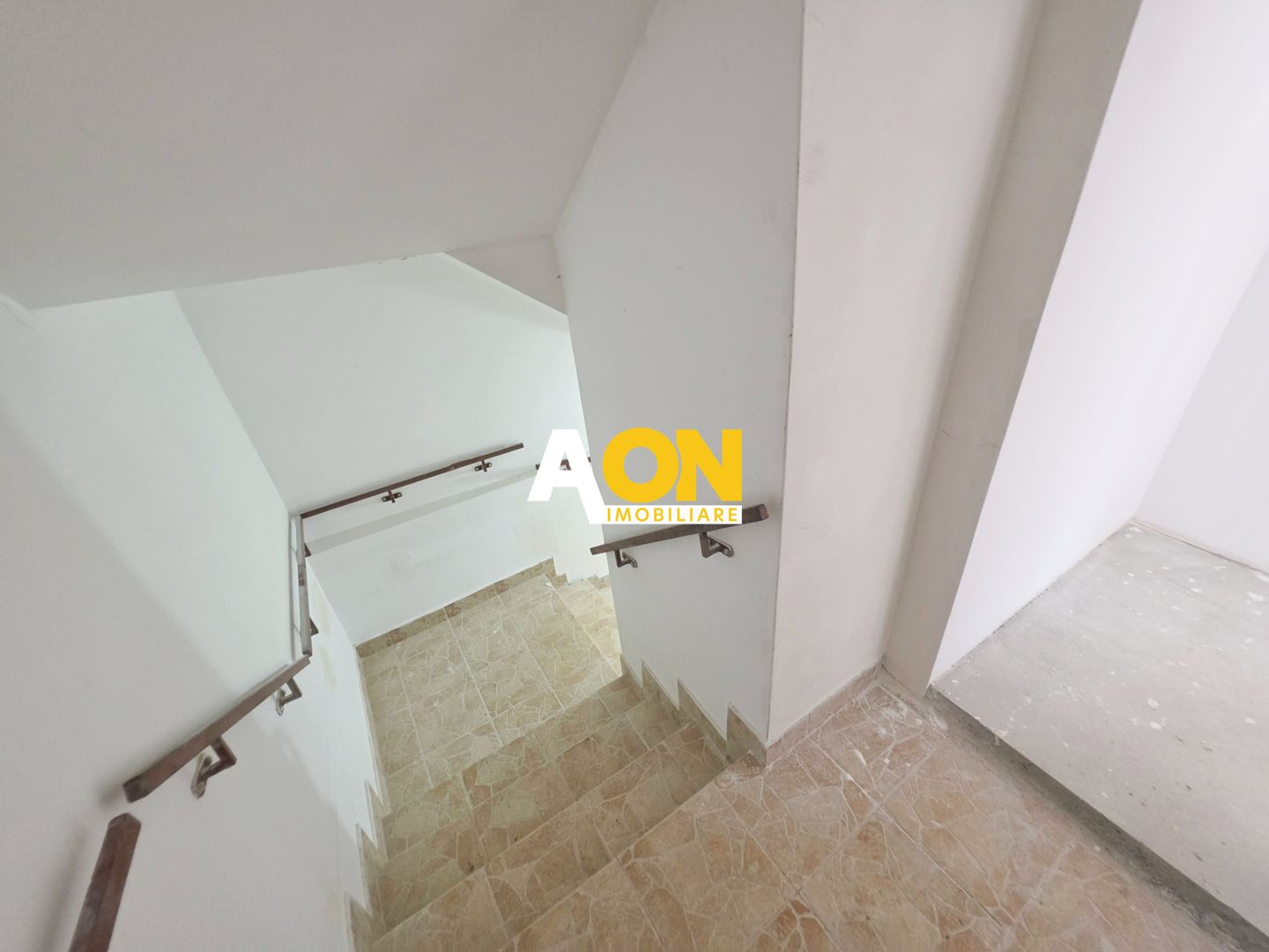 Apartament tip duplex, D+P, 5 camere, la cheie, 450 mp teren, Barabant - Poză 18