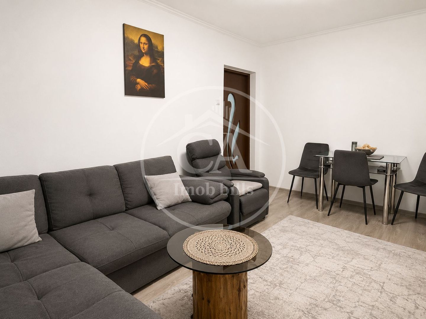 Apartament cu 3 camere de vânzare în zona Rogerius, Oradea - Poză 2