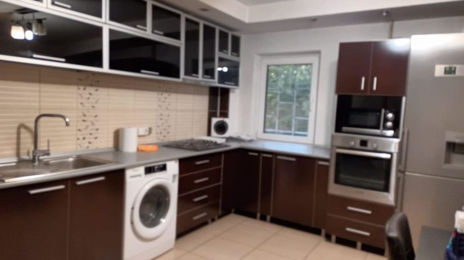 Vand apartament 3 camere - Poză 2