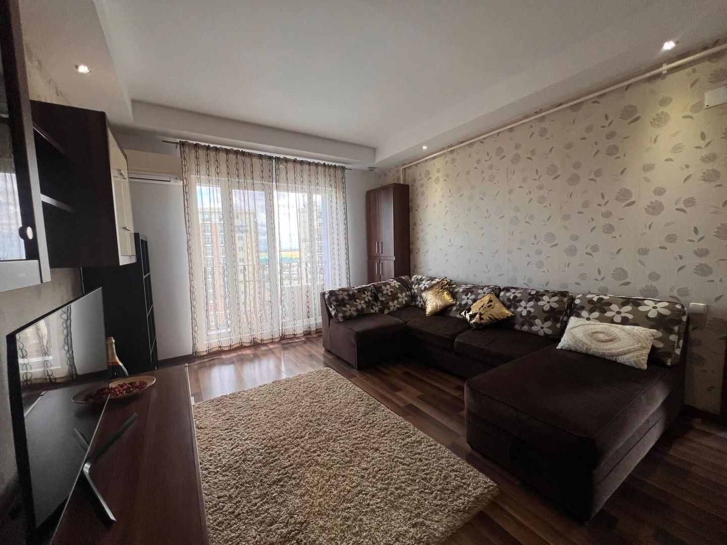 Apartament cu 3 camere de inchiriat Cosmopolis - Poză 3