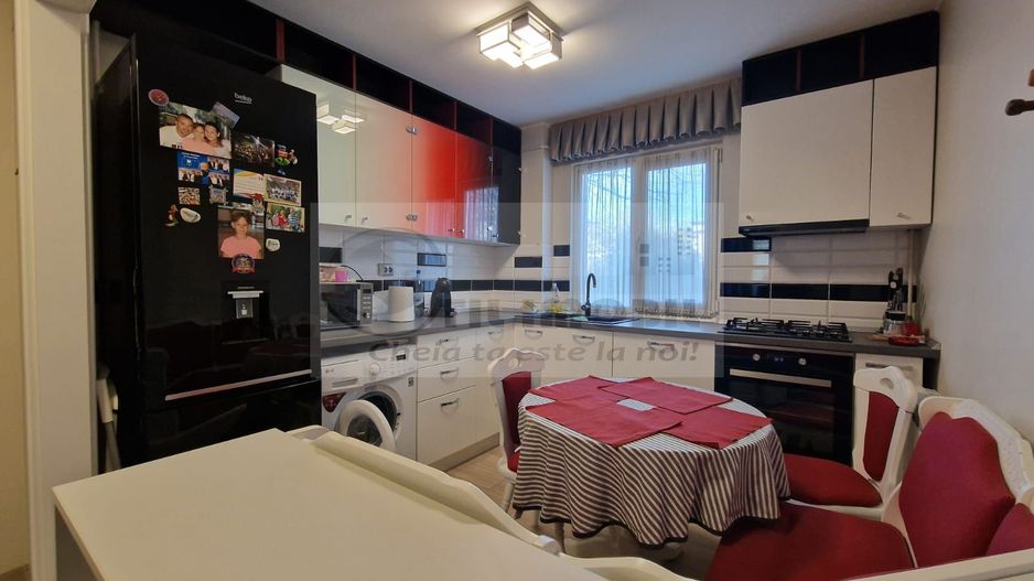 Liber, mobilat modern, apartament 3 camere, Tatarasi Posta, etaj 3/4 - Poză 1
