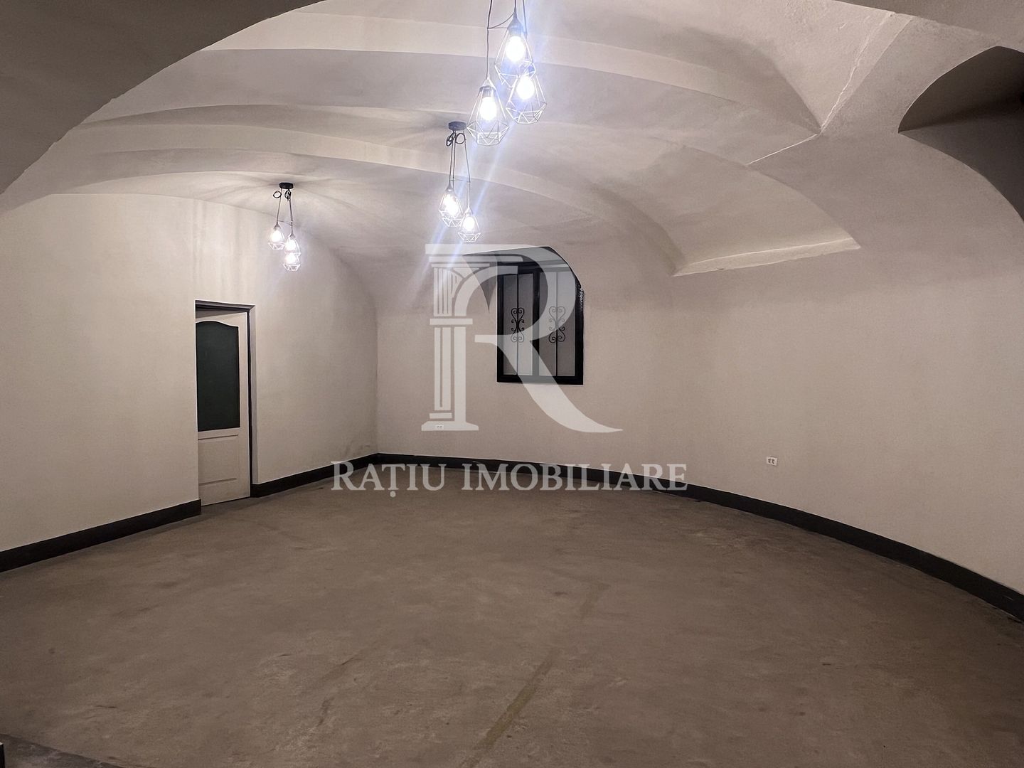 Spațiu Comercial în Imobil Istoric | Locație Ultracentrală | Oradea - Poză 17