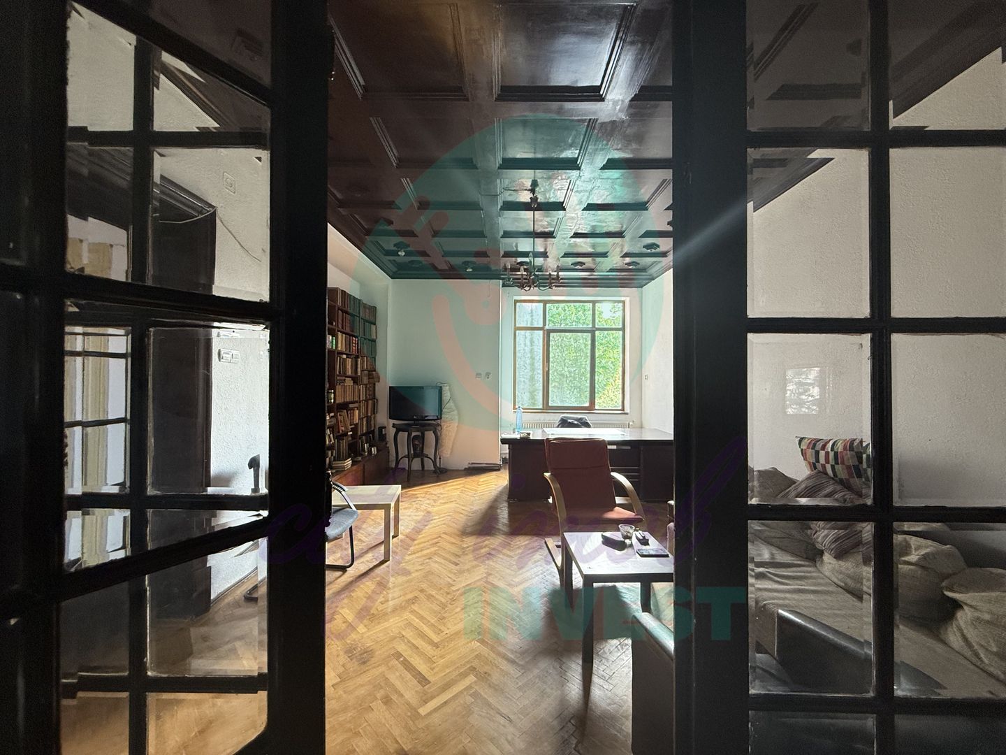 Eleganta, stil si mult potential intr-un apartament interbelic de 3 camere - Poză 3