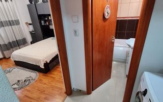 Inchiriez apartament 3 camere-Rahova-loc de parcare - Poză 4