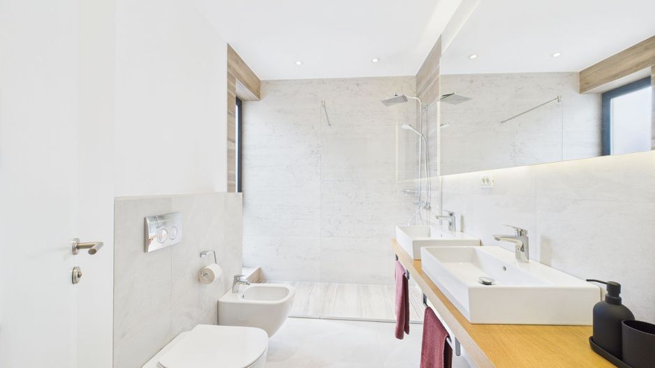 Casă modernă și elegantă, mobilată și utilată - Poză 17