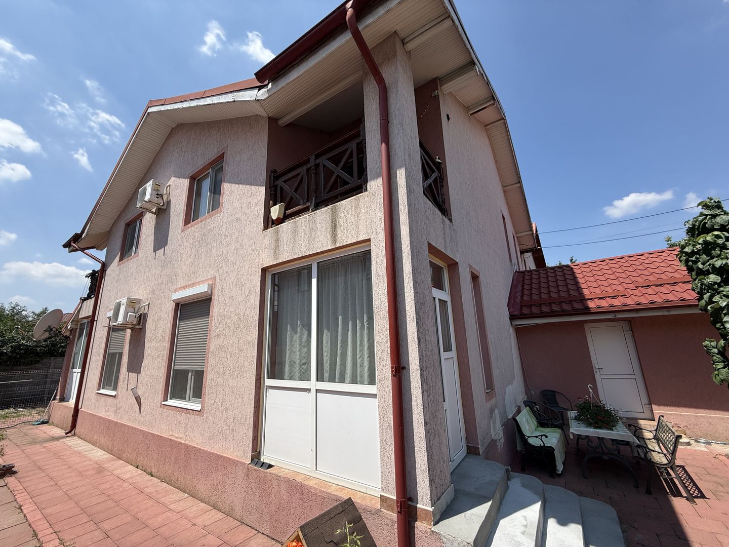 Vila P+1 cu terasă 255 mp + garaj 22,5 mp si teren 417 mp-Berceni ! - Poză 3