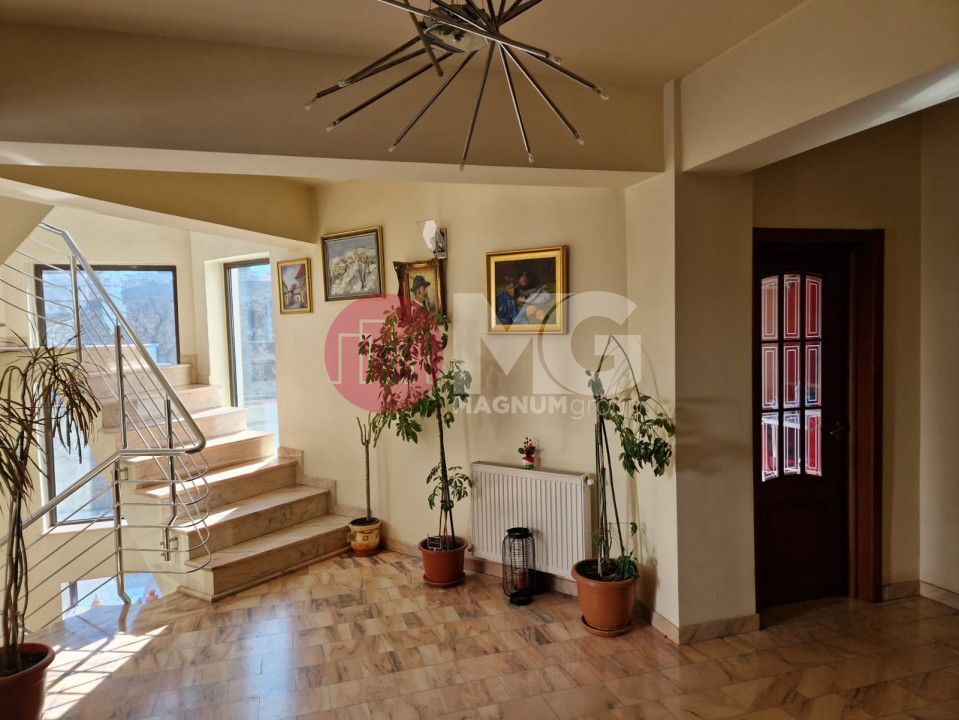 Casă Impresionantă de Vânzare Vitan ideal pentru Locuință sau Business - Poză 3