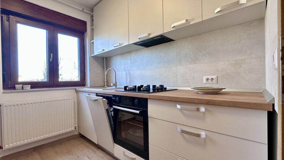 Apartament decomandat 3 camere de închiriat în Piața Bălcescu - Poză 9