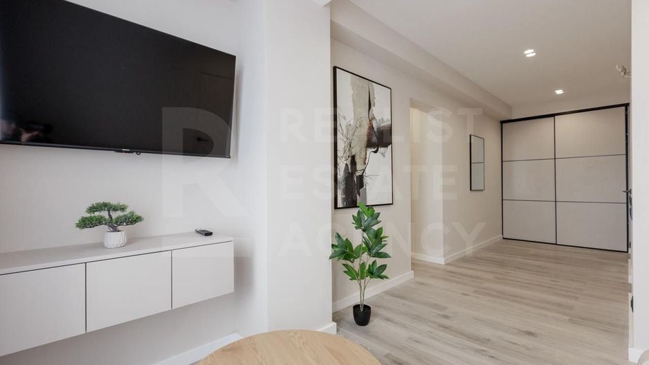 Vânzare, apartament, 2 camere + living, strada Calea Ieşilor, Sculeni - Poză 8