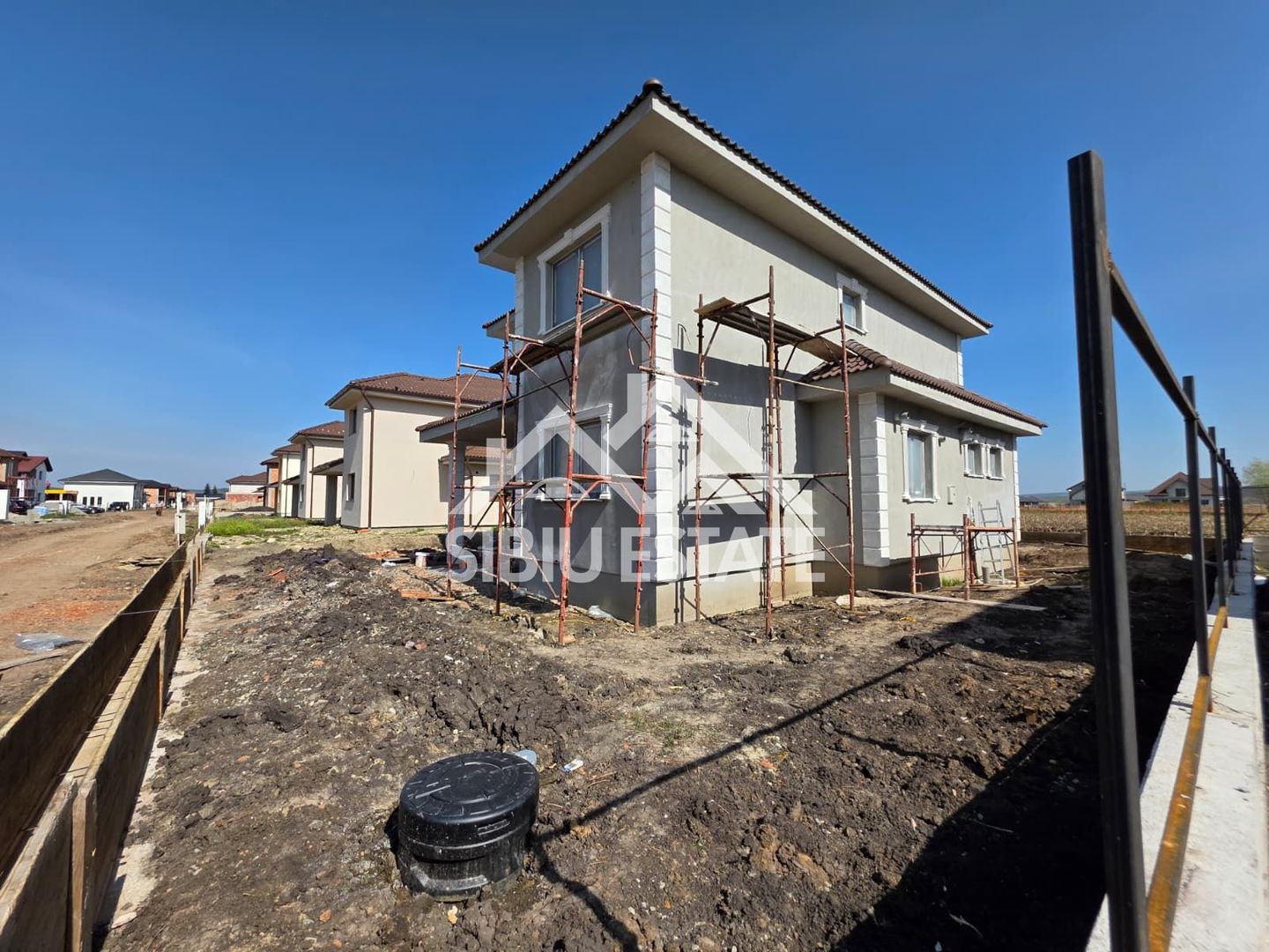 Casa individuala 5 camere ,super pret, Sura Mica ,Sibiu - Poză 2