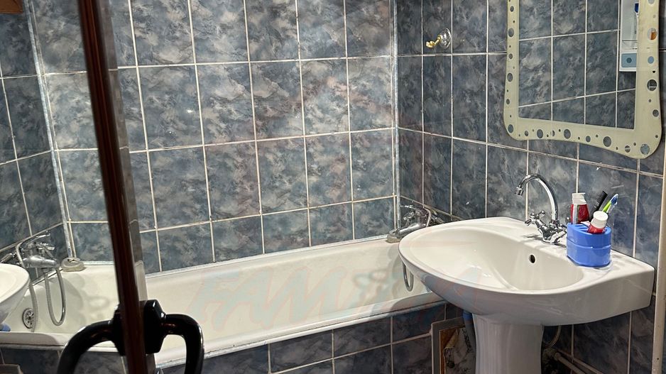 SE VINDE APARTAMENT 3 CAMERE, MICRO 38, 63.000 EURO - Poză 3
