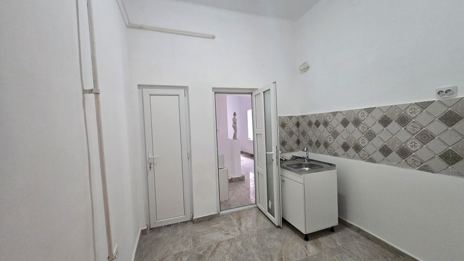 Casa renovata 105mp utili si curte libera 45mp -Eroii Revolutiei - Poză 9