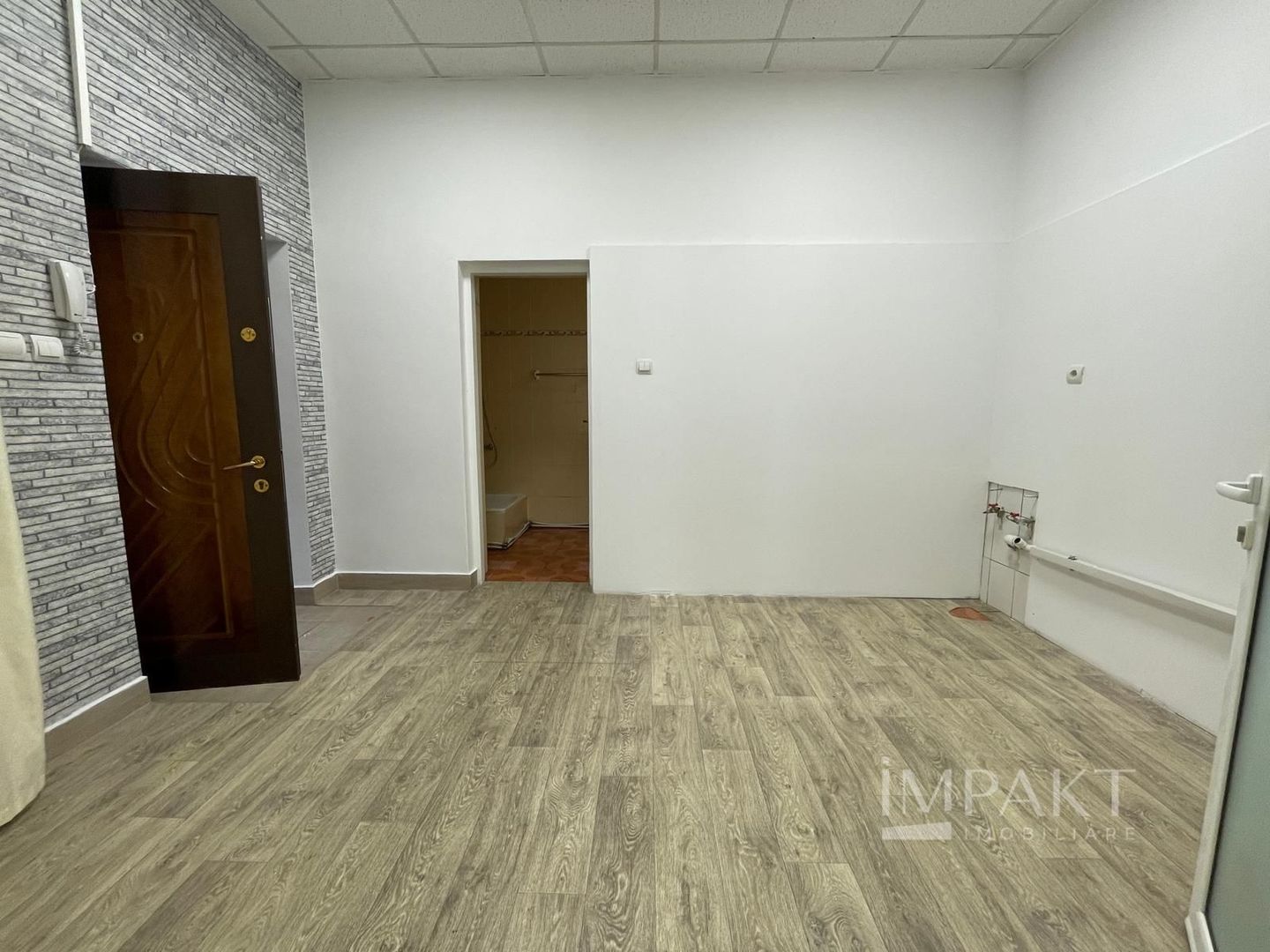 Spatiu comercial cu vad bun de inchiriat in zona centrală! - Poză 6