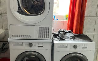 24 de locuri de cazare in 8 garsoniere si anexe pe un etaj intreg - Poză 9