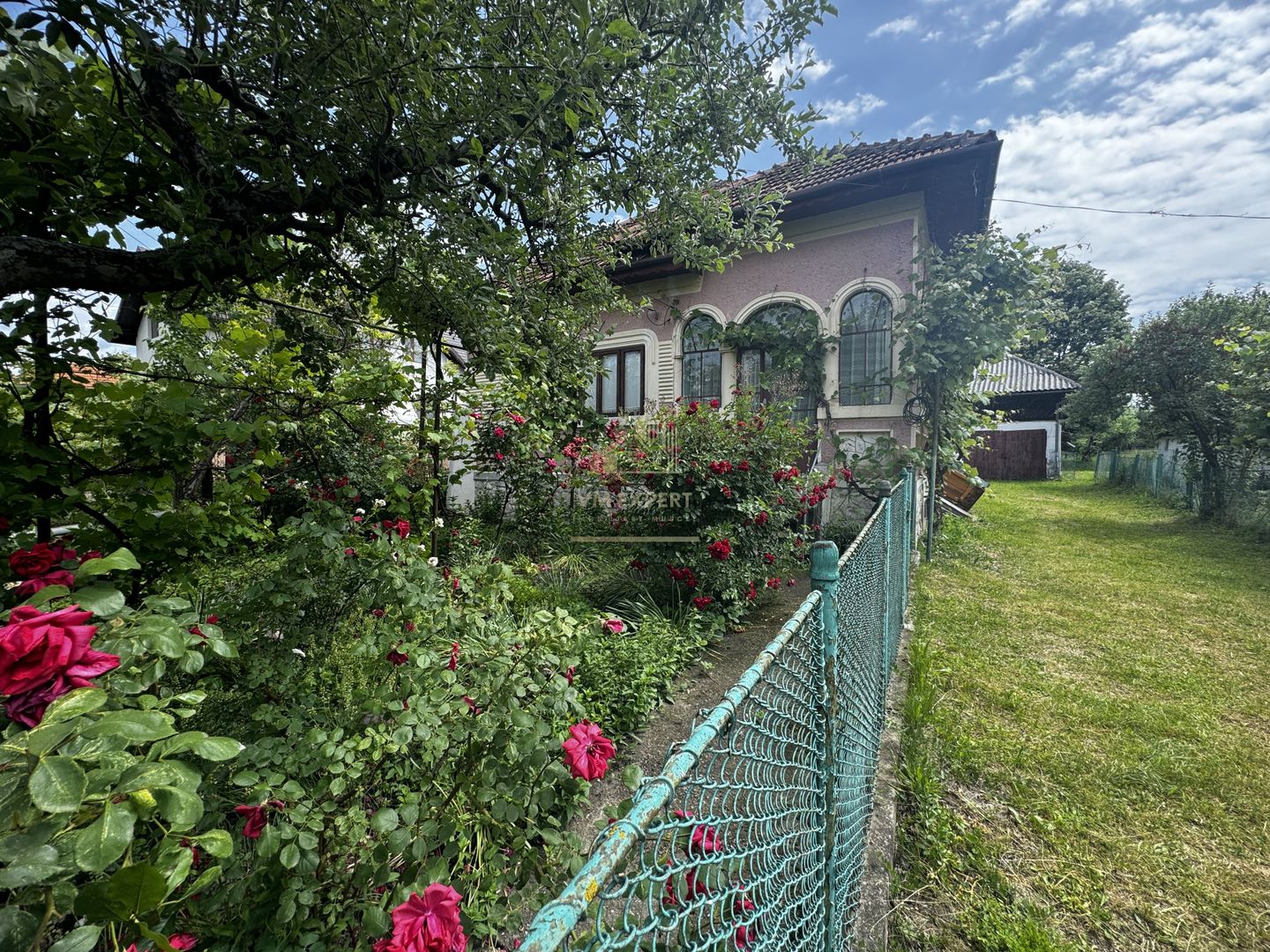 CASA 3 CAMERE, PLUS ANEXE, TEREN 2141 MP, BEREVOIESTI, ARGES - Poză 2