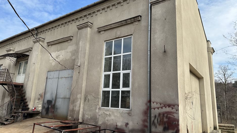 De vânzare spațiu comercial cu suprafața totală de 500m2  pe teren de 7ari în centru Orheiului. - Poză 1