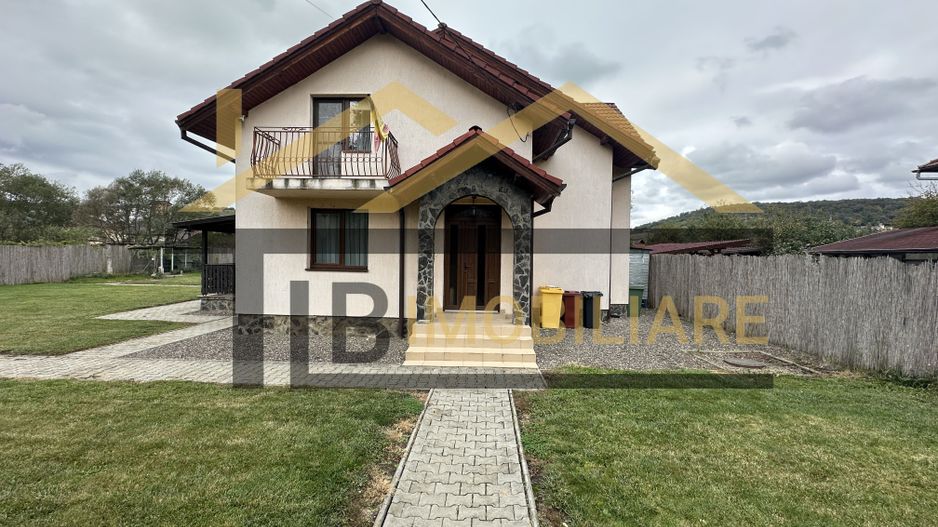 Casa de 4 camere, 200mp, parcari, Zona Unirii - Poză 1