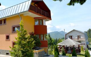 Domeniu turistic, zona pitoreasca, priveliste, aer curat, Fundata, Brasov - Poză 11