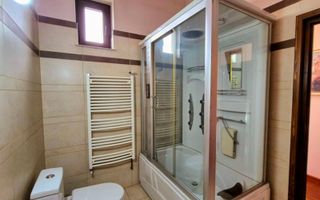 Cauți o casă mare sau spațiu pentru business? Aici le ai pe ambele! - Poză 12