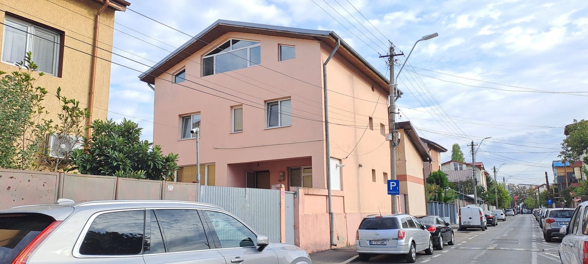 Brancoveanu, S+P+1Et+M, 5 camere, garaj subteran, acces stb si metrou - Poză 1