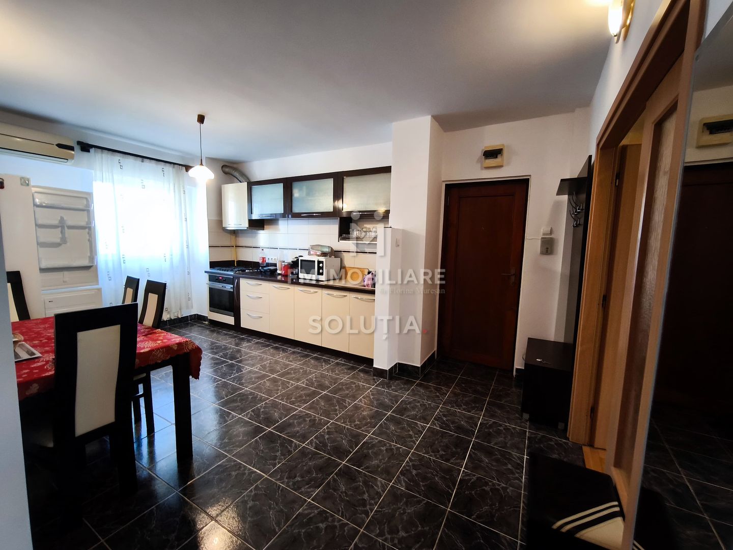 Apartament 3 camere de închiriat | 2 băi | zonă Marinex – Baia Mare - Poză 3