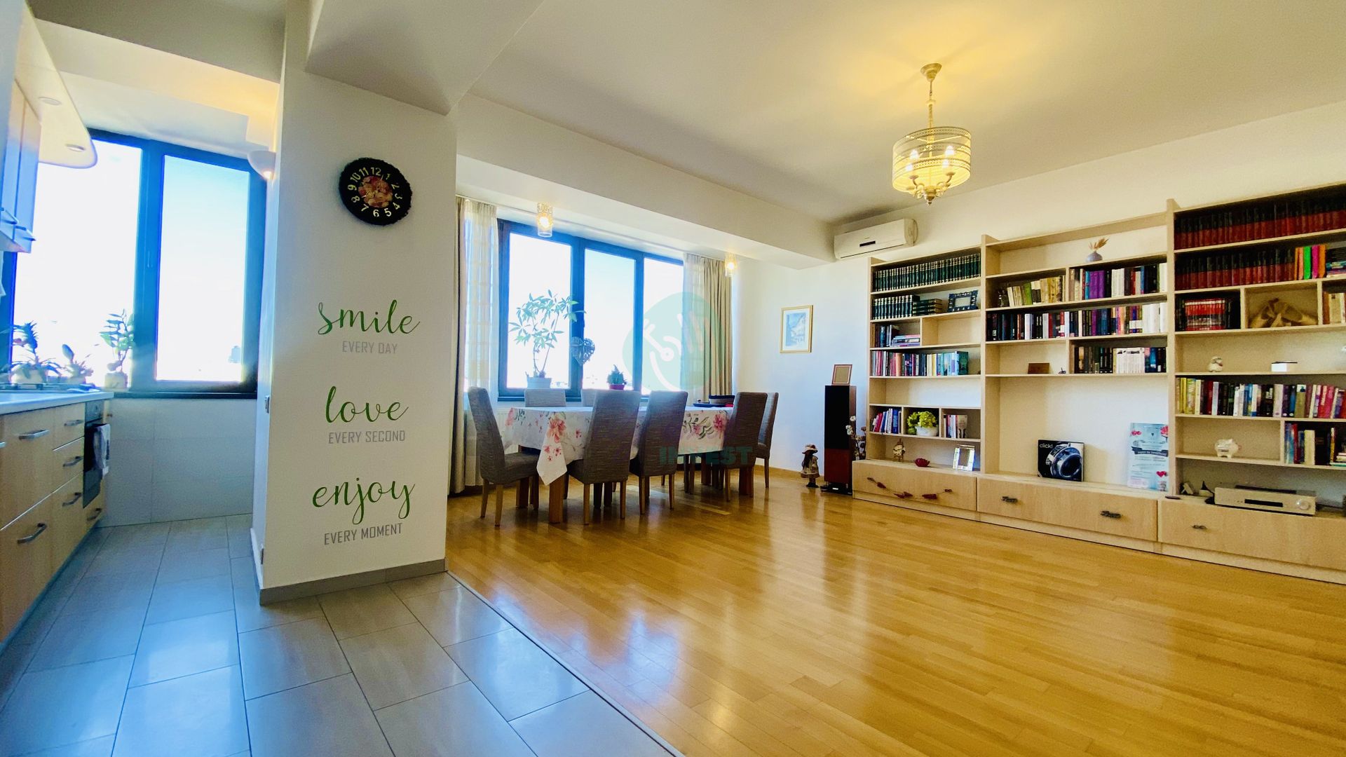 2 camere spatioase cu VEDERE PANORAMICA - Poză 1