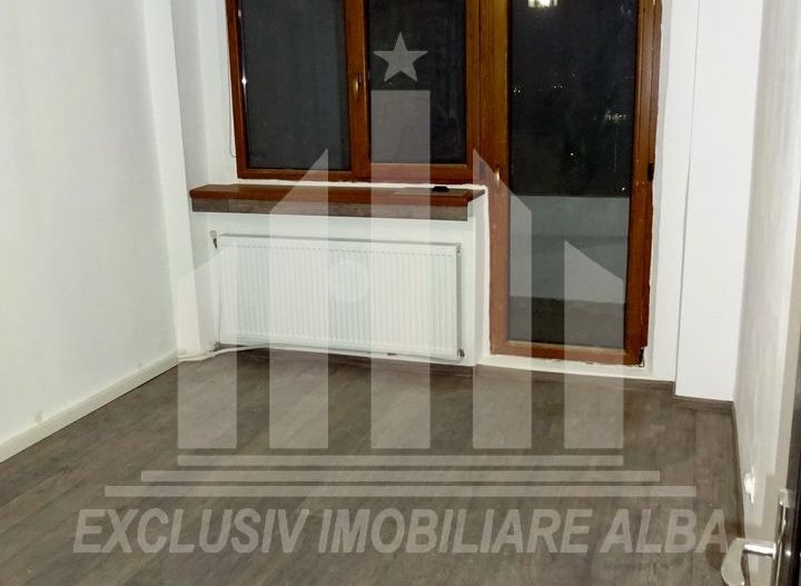 Apartament cu 4 camere decomandate, Cetate, M-uri - Poză 3