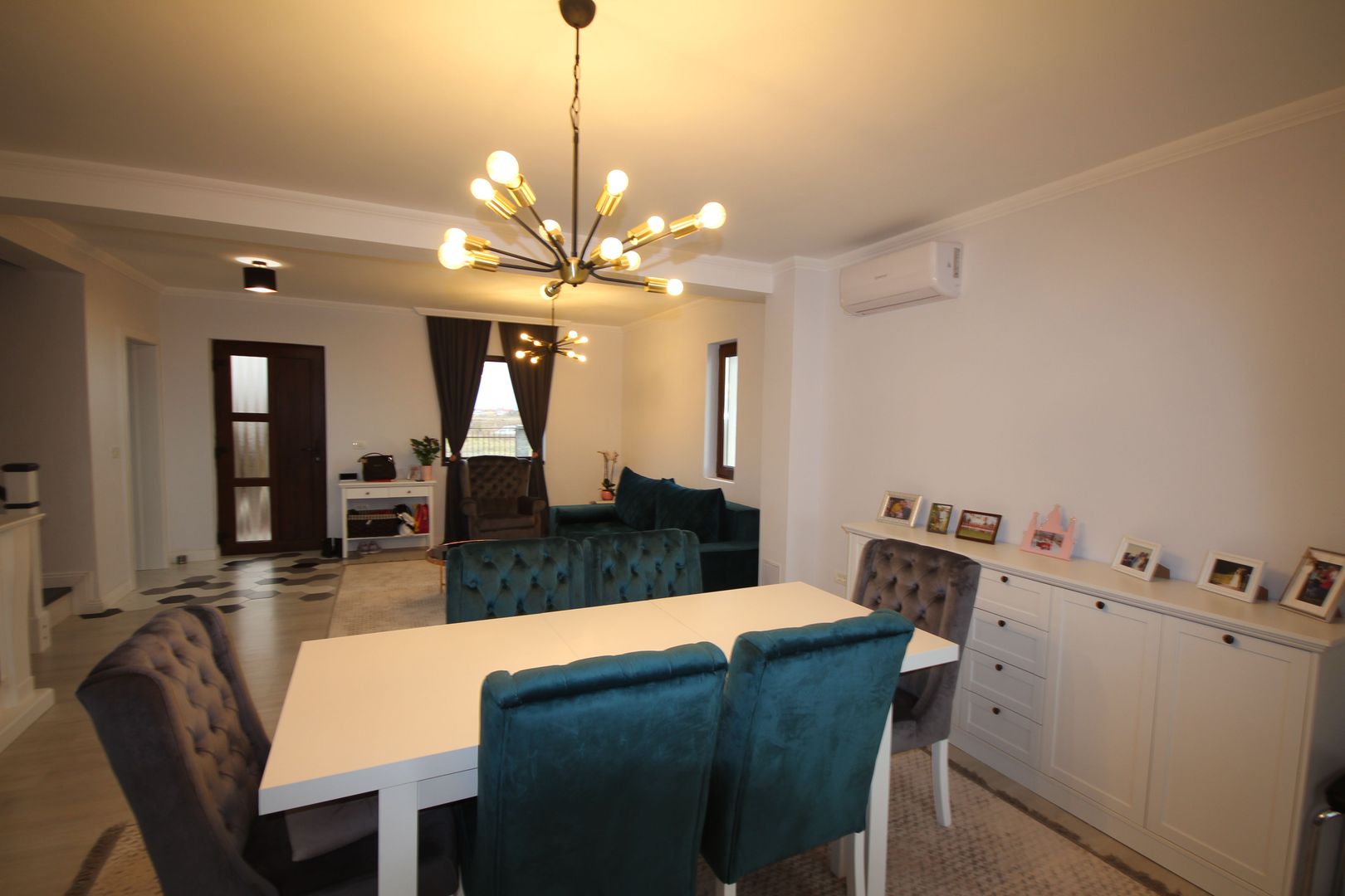 Modern si primitor - Poză 8