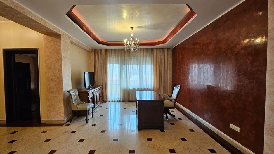 Vila generoasa de inchiriat intr o zona principala a orasului - Poză 5