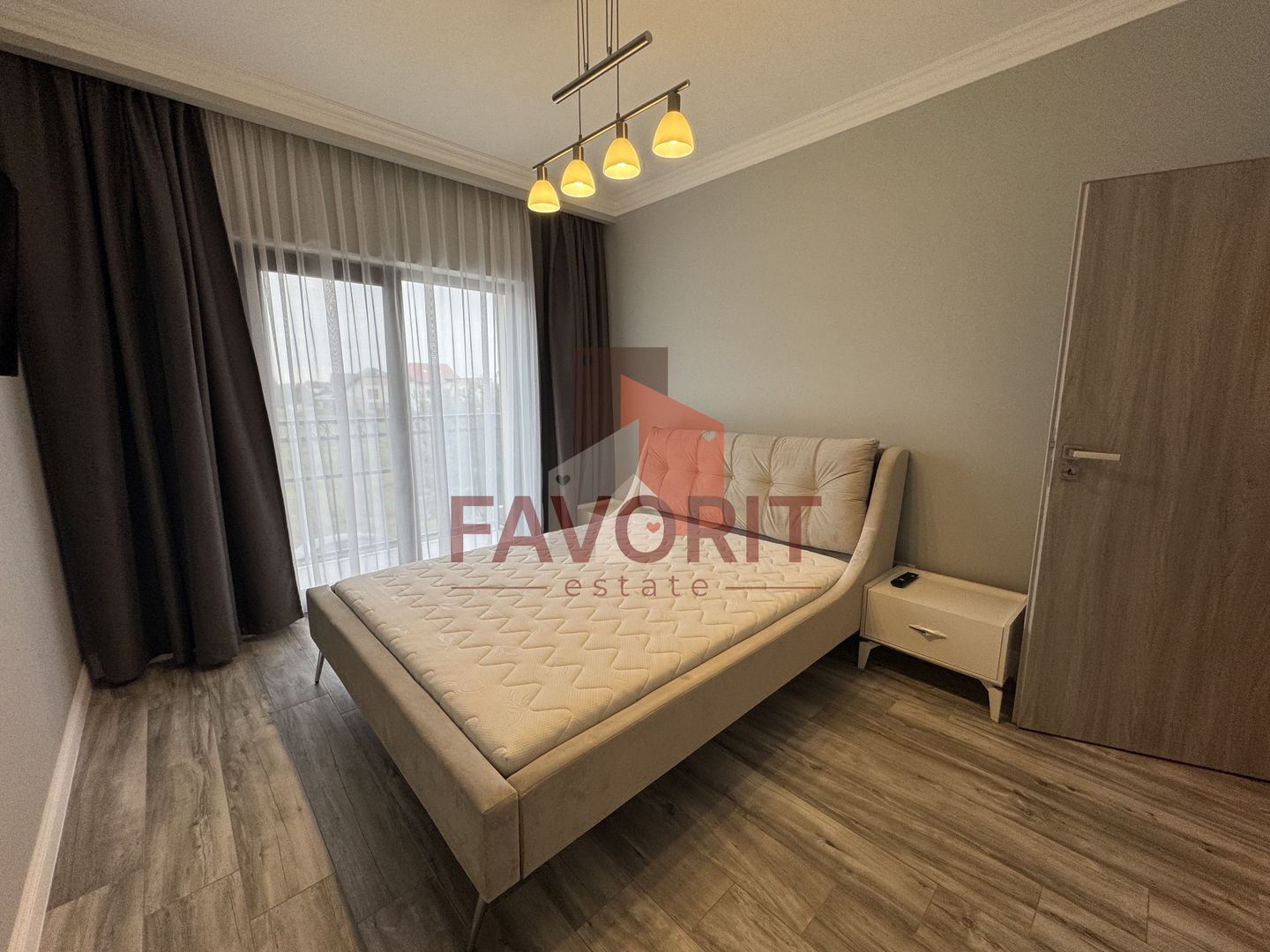 Duplex despartit prin garaj. Zona centrala - langa padure. Mobilat si utilat - Poză 5