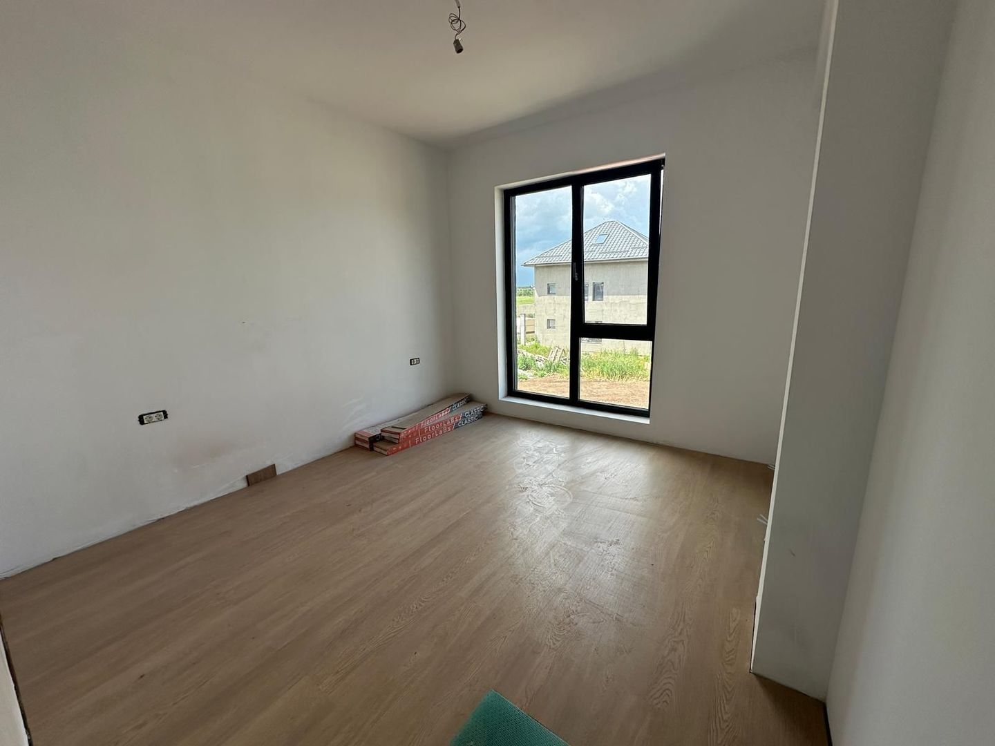 Duplex cu grădină și piscină privată într-un complex exclusivist din Tunari - Poză 2