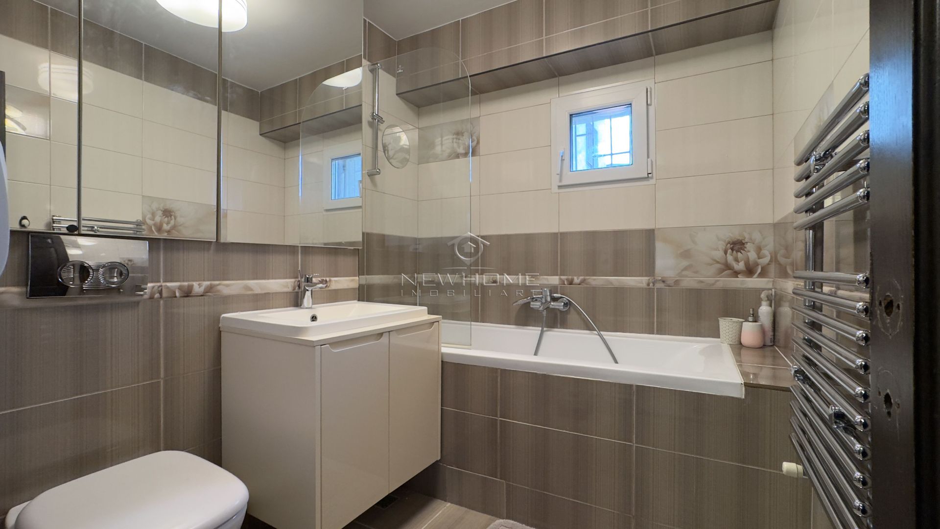 Apartament cu 3 camere, Parcare, P-ta Cipariu  zona Central - Poză 19