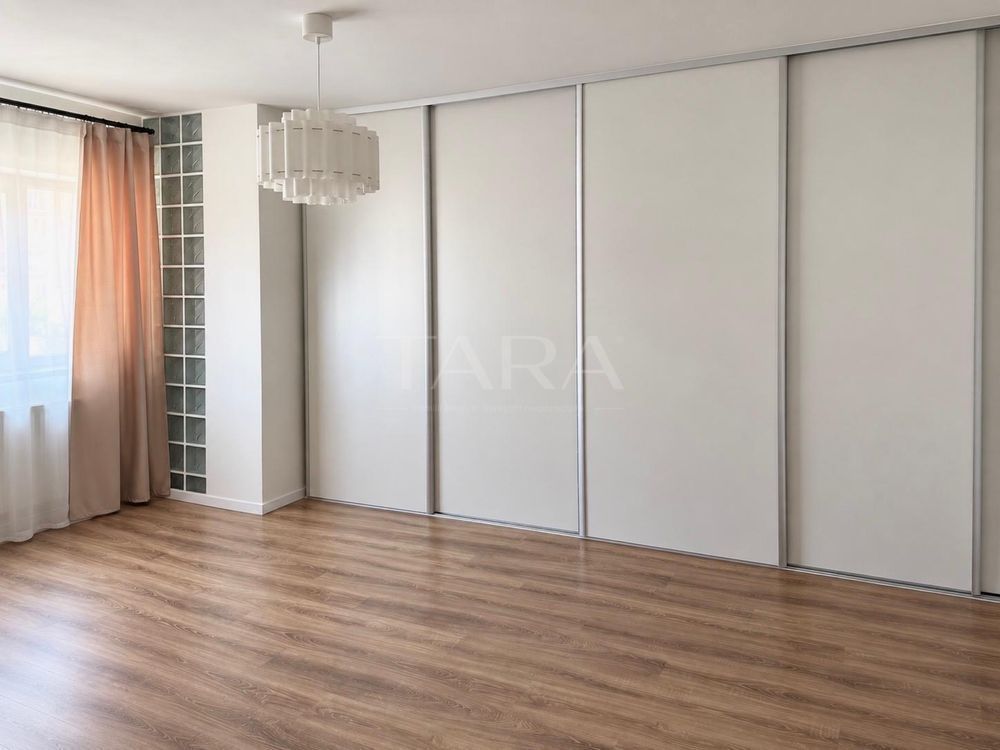 Apartament cu 2 camere decomandate, balcon, parcare cu CF. - Poză 2