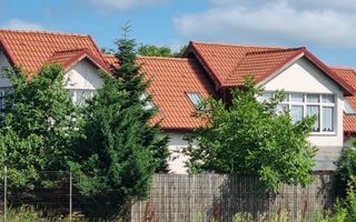 Casă de 200 mp cu teren generos de 1.600 mp - Poză 1