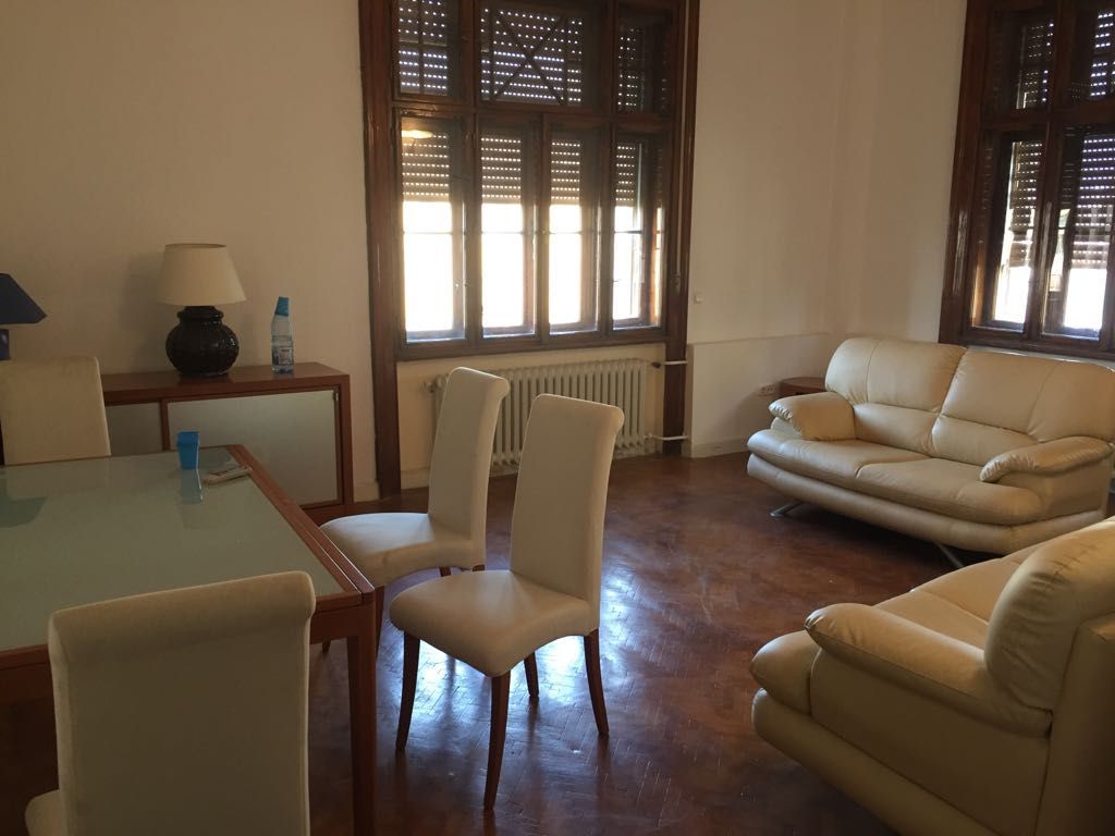 Apartament deosebit cu 3 camere în zona P-ta Victoriei - Poză 2