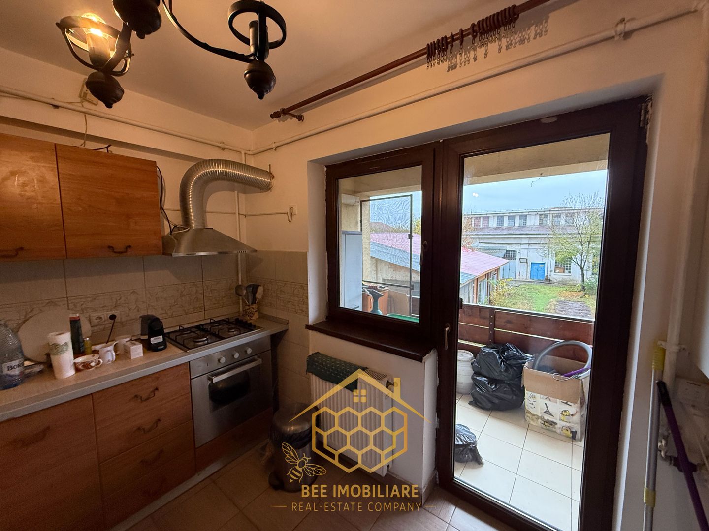 Apartament spatios 3 camere la 10 minute de centru cu loc de parcare - Poză 4