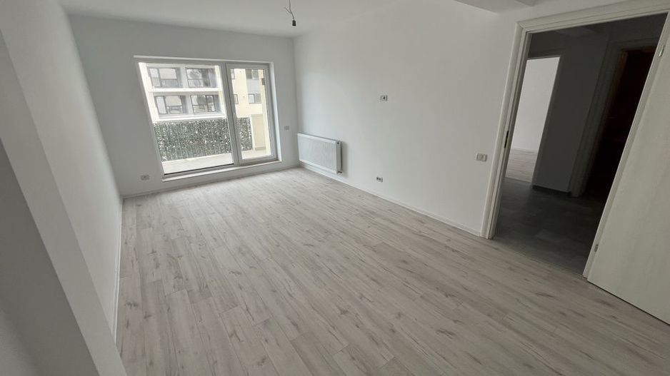 Apartament 2 camere+bucatarie separat+baie,hol si terasa+parcare - Poză 1