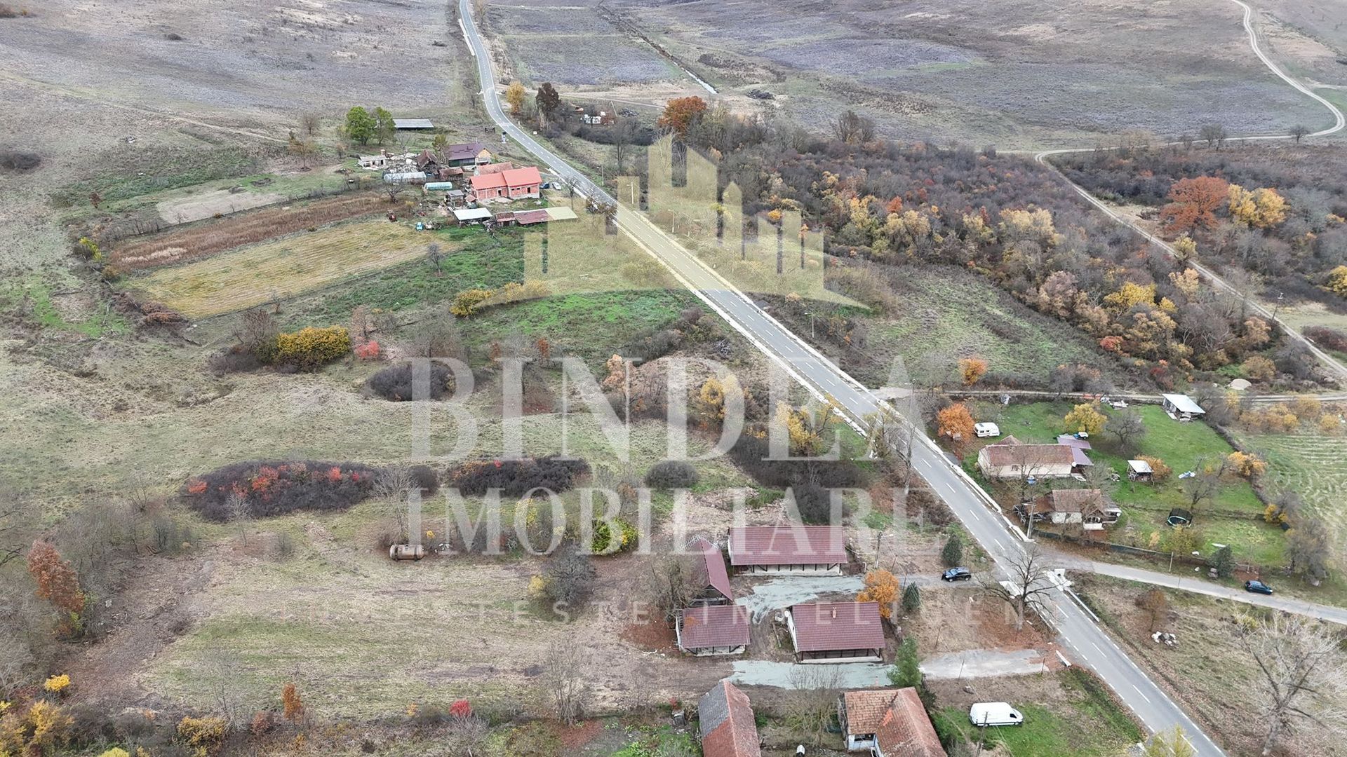 Oportunitate investitie: două reședințe de vacanță/ cabane 3940mp teren - Poză 16