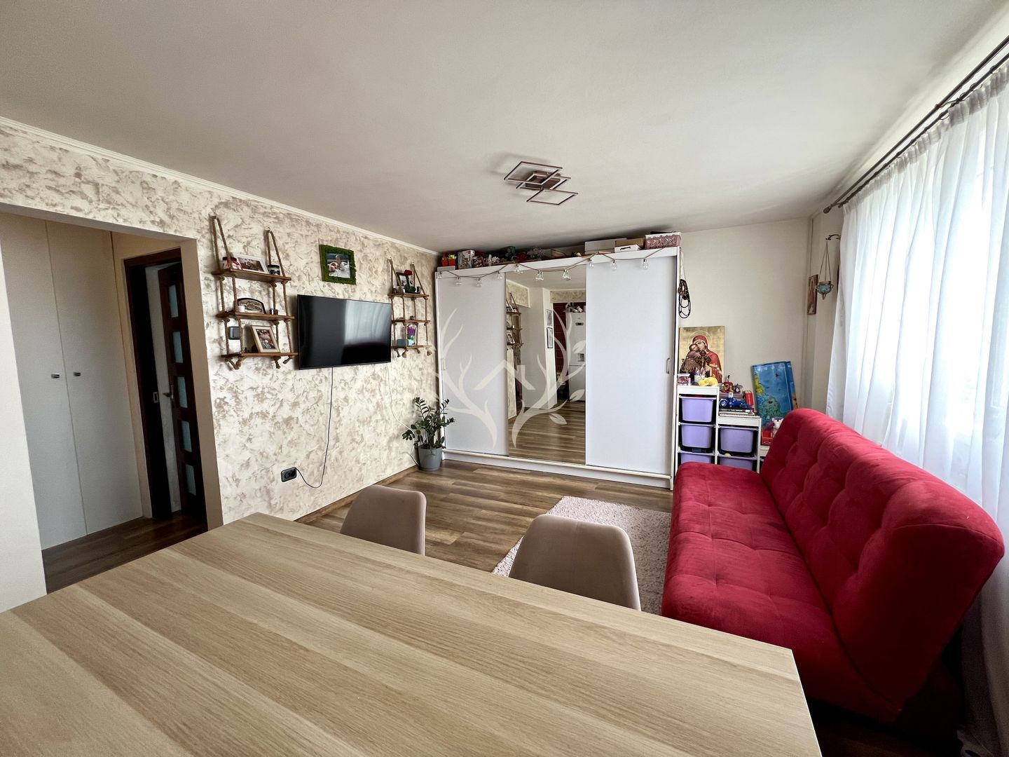 Apartament cu 2 camere decomandat + boxa in zona Bucium Manastur - Poză 1