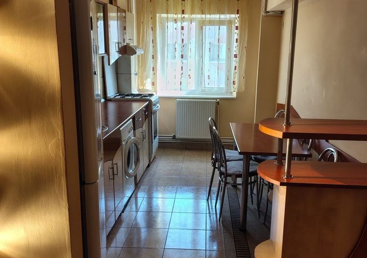 Inchiriez apartament 2 camere - Poză 2