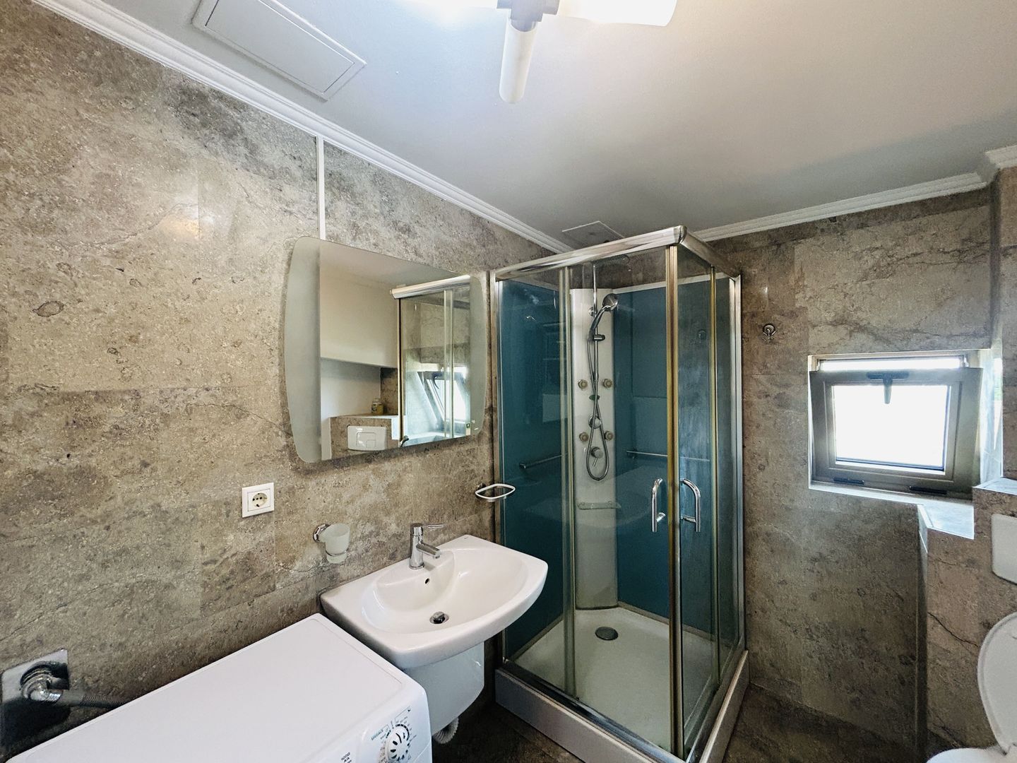 Penthouse de inchiriat, zona buna, terasa mare, mobilat si utilat - Poză 6