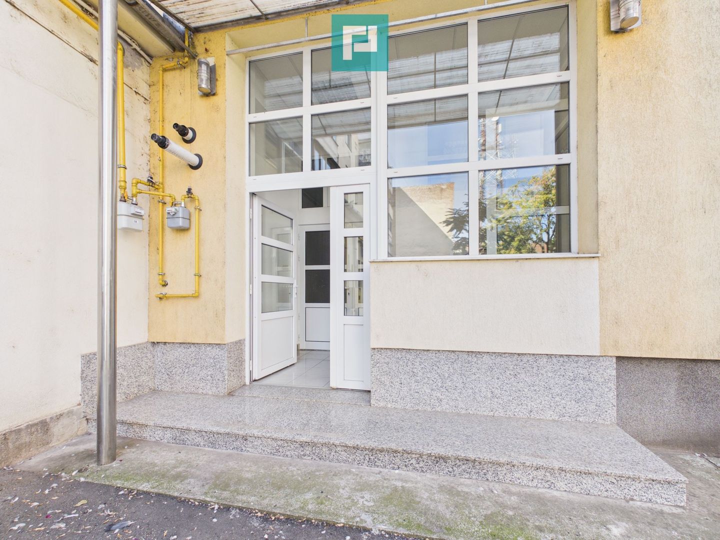 Imobil central cu destinație medicală, Arad - Poză 2