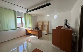 Birouri,sediul firme de închiriat  Etaj 1 în Aradul nou. - Poză 4