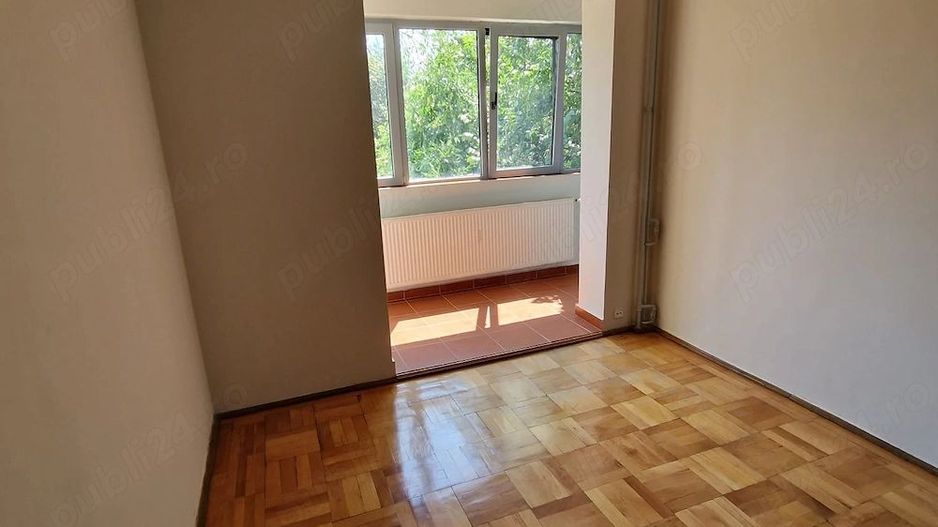 🔑 Vanzare apartament 3 camere – Zona Titan / Piața Miniș - Poză 3