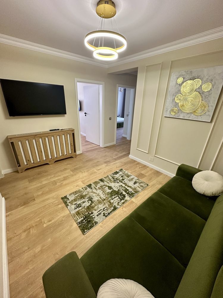 Apartament de vanzare 3 camere decomanda, balcon, parcare - Poză 1