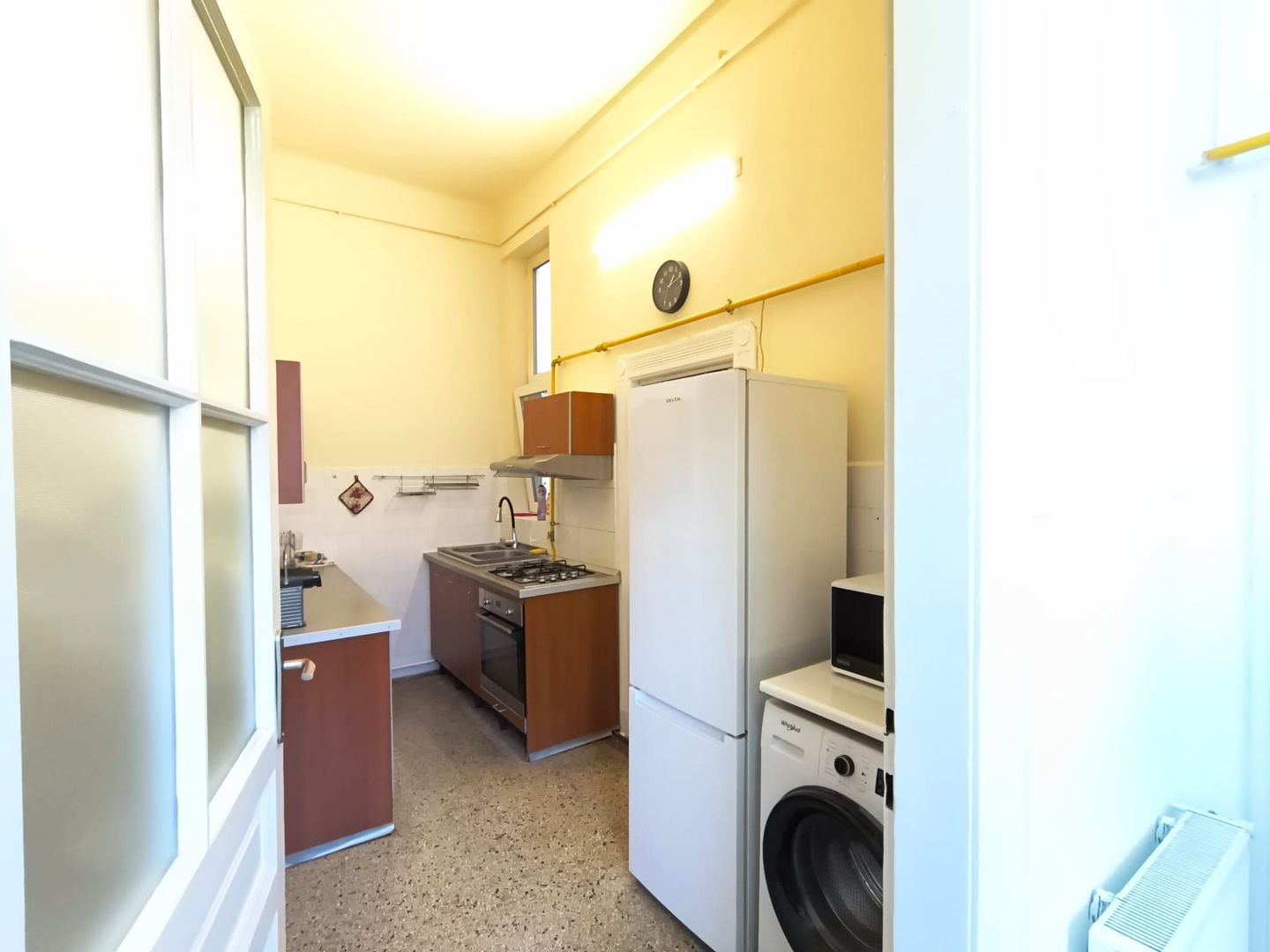 Apartament central, 2 camere, centrala gaz. 390 E/lună. Comision 0 - Poză 8